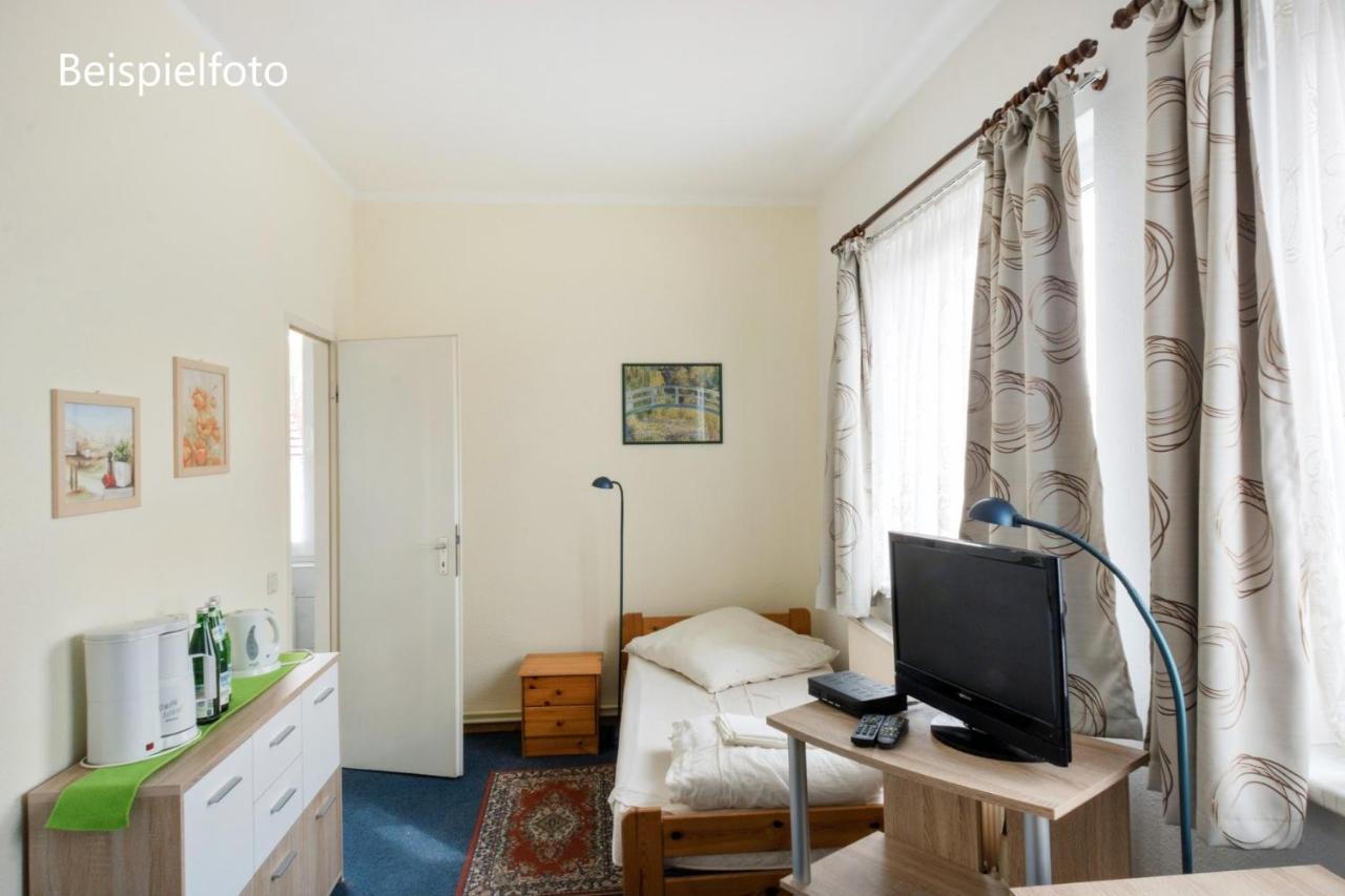 Pension GP3, Zimmer mit Kochnische und Duschbad vor den Toren Berlins Dallgow-Doeberitz Exterior foto
