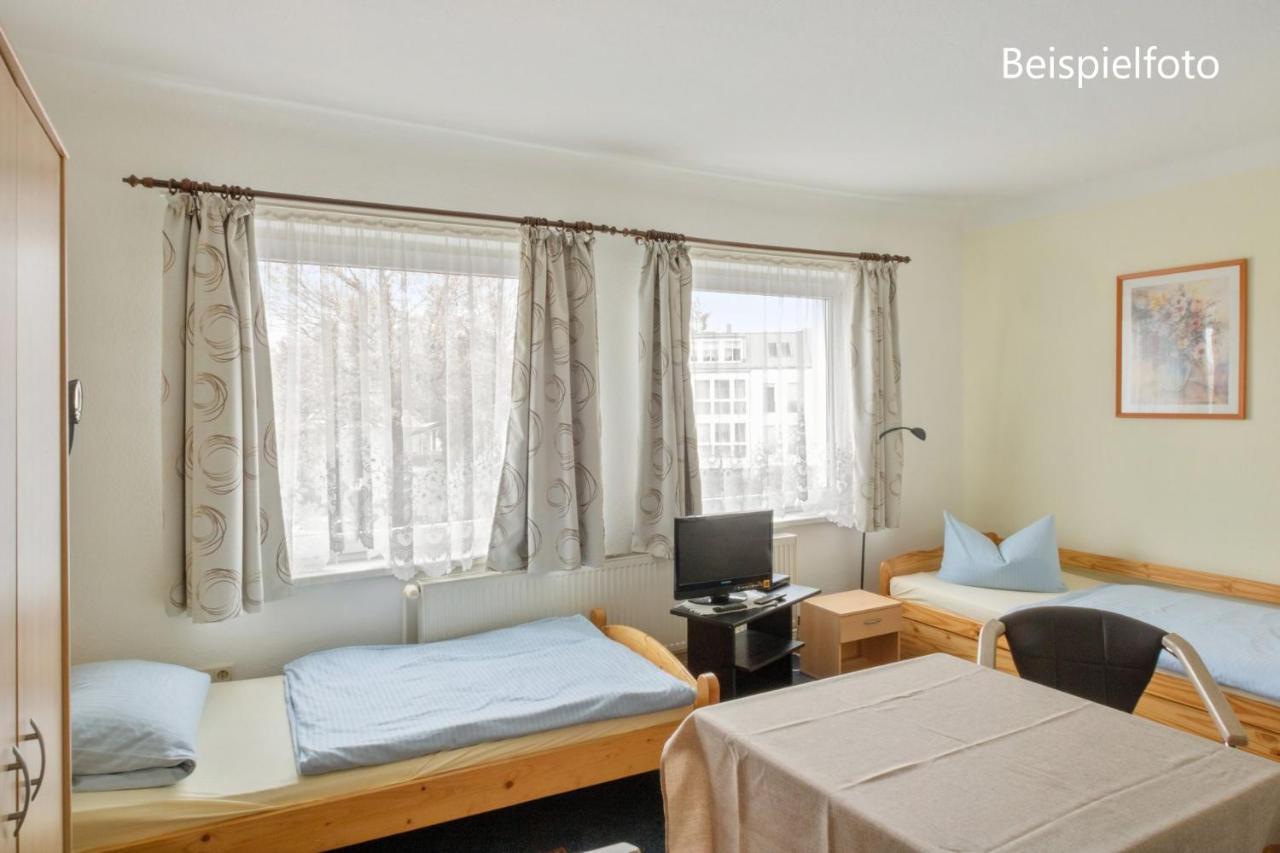 Pension GP3, Zimmer mit Kochnische und Duschbad vor den Toren Berlins Dallgow-Doeberitz Exterior foto